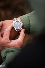 Load image into Gallery viewer, GM19 - Titan MoonDate (Automatic)